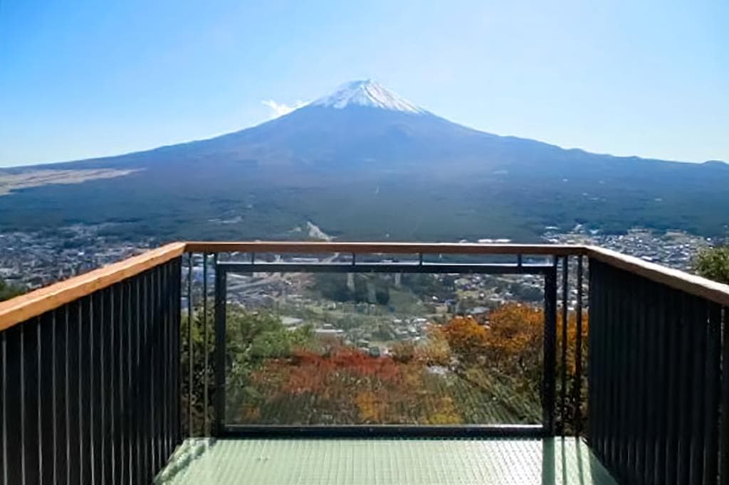 「武田信玄の戦国広場 絶景やぐら」オープン!ここからの富士山の眺めは必見!