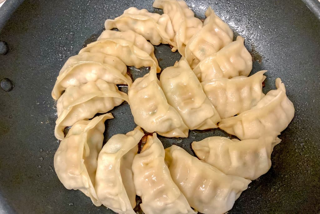 「八幡餃子(はちまんぎょうざ) 甲府昭和店」とまらない無人餃子販売店ブーム!自然派の冷凍宇都宮餃子