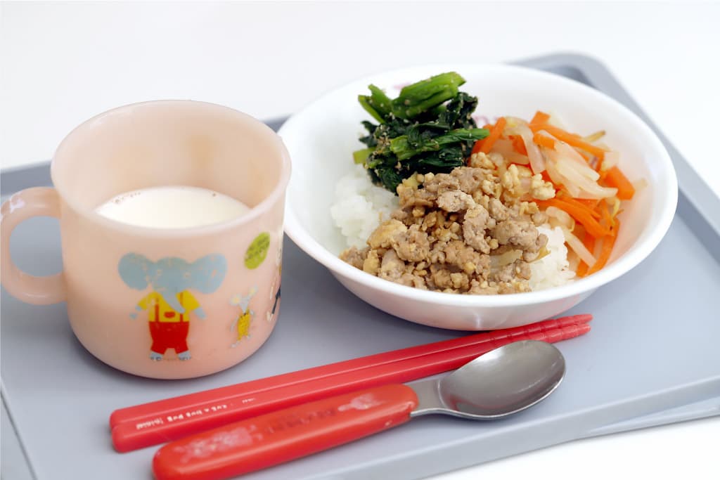 【給食レシピ vol.1】キッズビビンバ/保育施設たけのこ 1