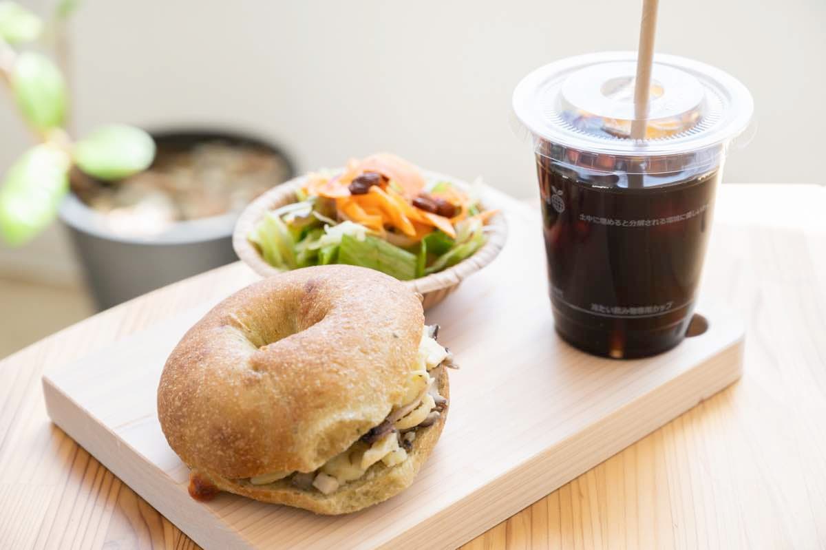 韮崎中央公園前にベーカリーカフェ「公園とパン」 2023年4月12日オープン!