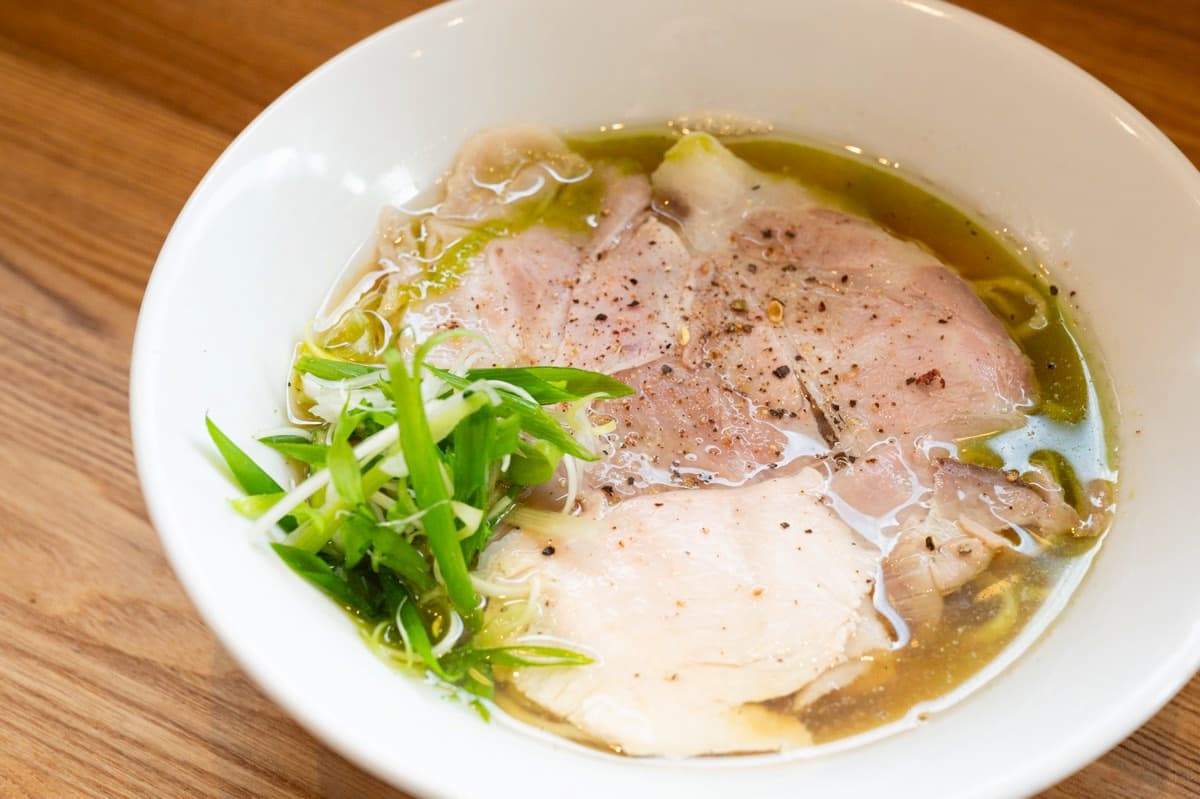 甲府市「麺や まなか」イタリアンの巨匠が織りなす無化調ラーメン2023年7月1日オープン!