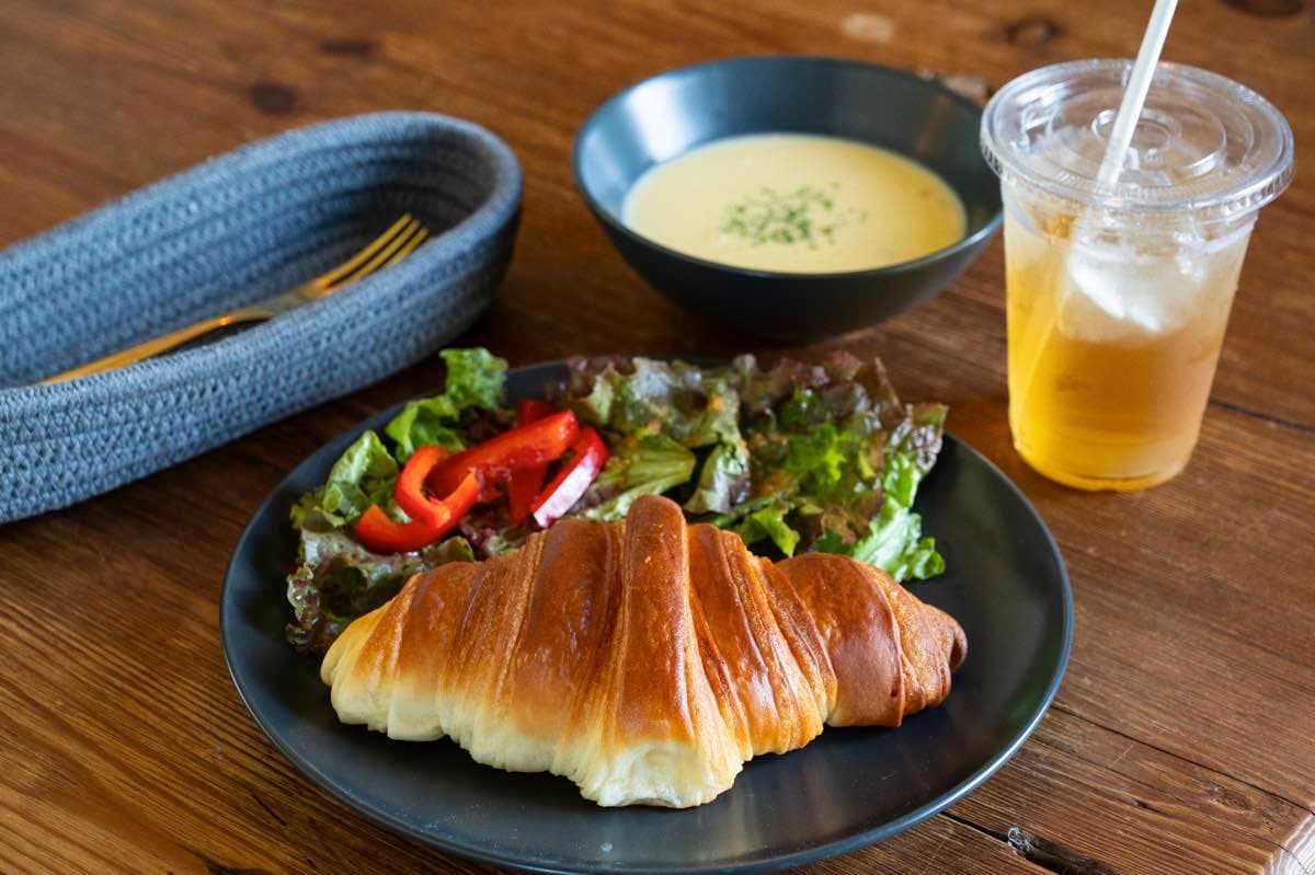 IDEAL BAKERY CROISSANT & PASTRY