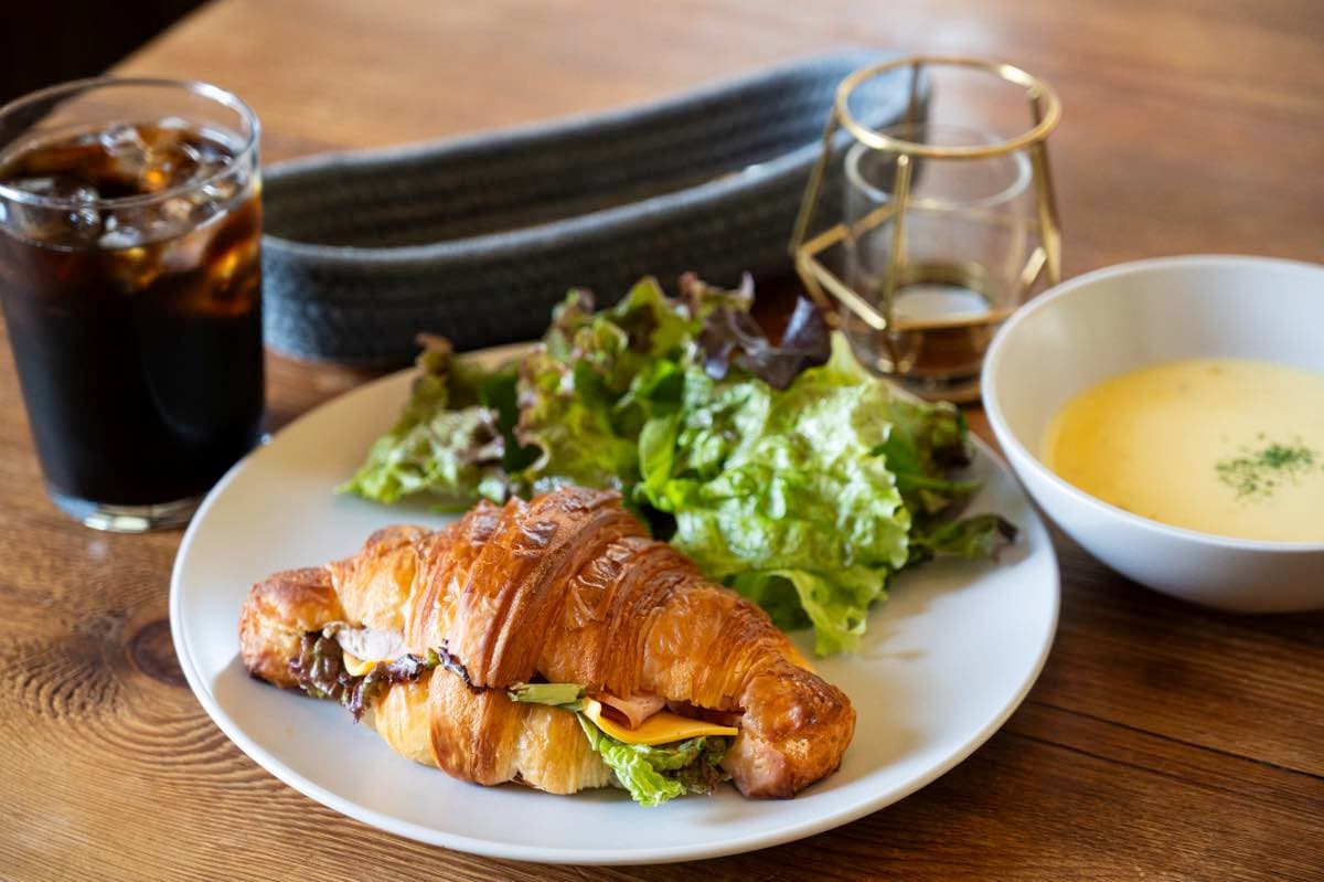 IDEAL BAKERY CROISSANT & PASTRY