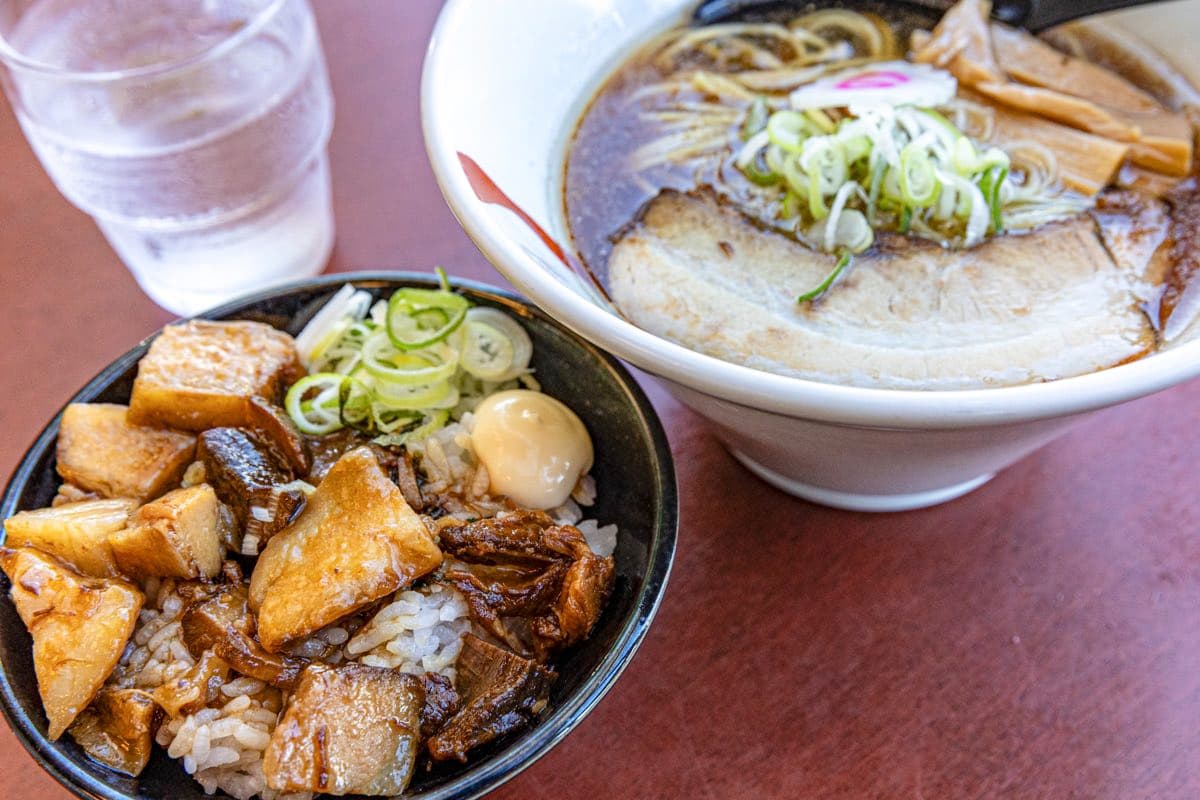 焼豚食道。河口湖店