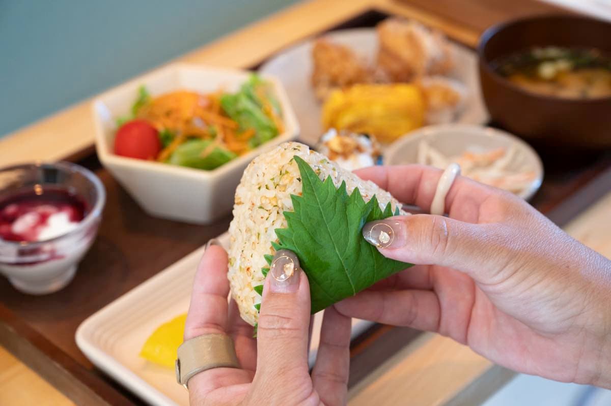 おにぎりカフェ山の港