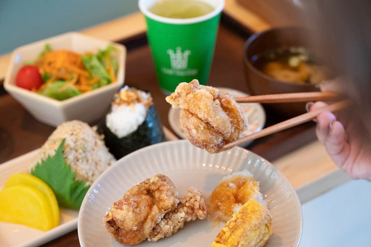 おにぎりカフェ山の港