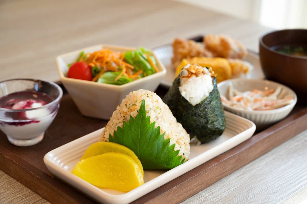 山梨市「おにぎりカフェ山の港」2023年8月4日出航!出来たておにぎりの美味しさにほっこり