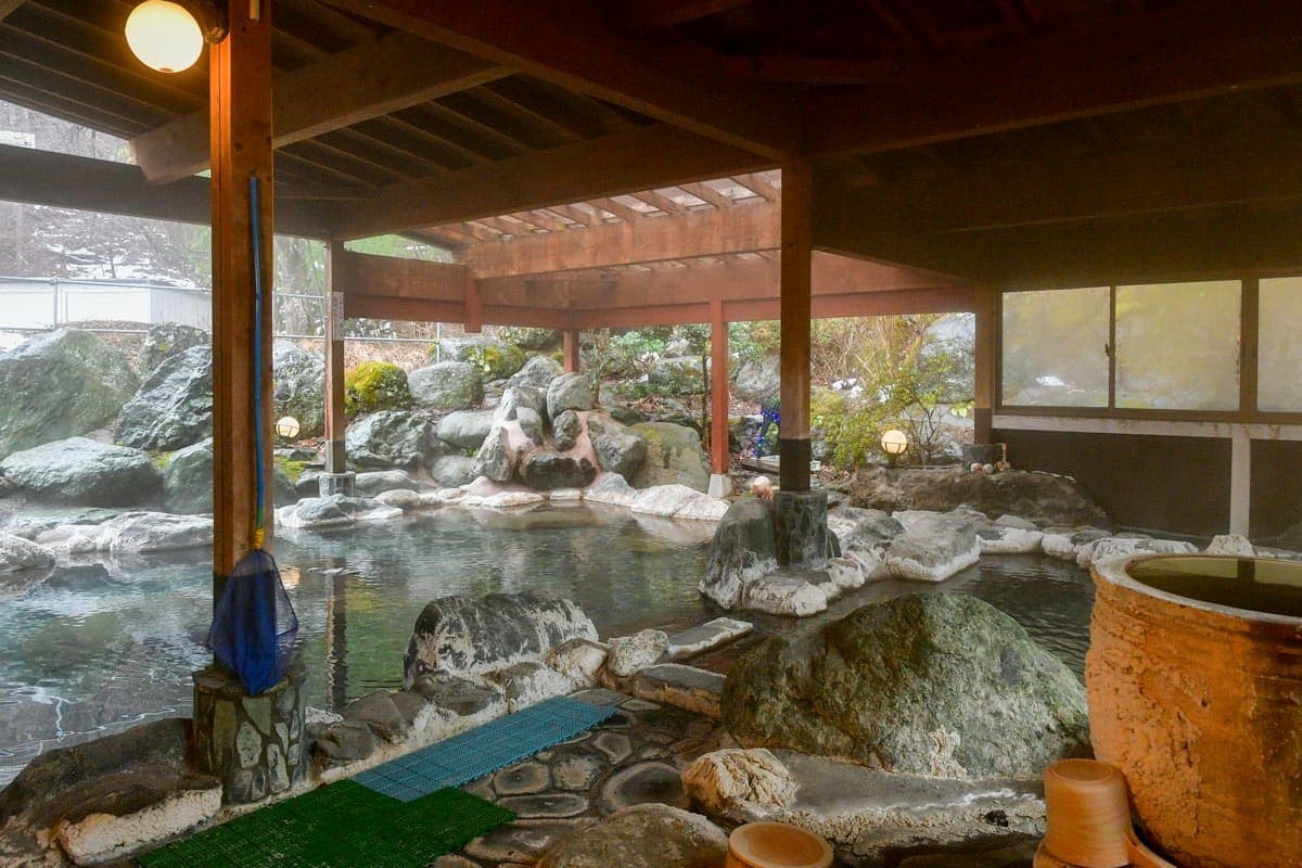 芦安温泉 岩園館