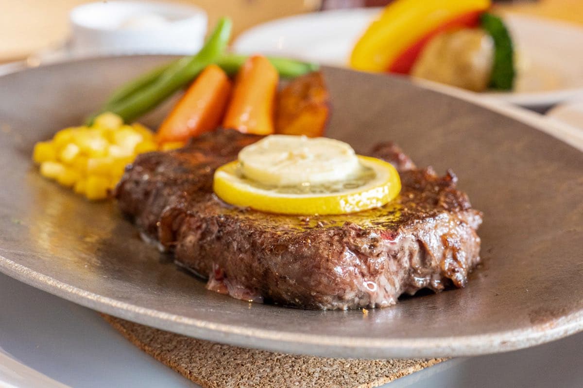 【RESTAURANT ASADOR CarneSio / 富士河口湖町】炭火焼ステーキをアルゼンチンスタイルで!2024年2月9日オープン