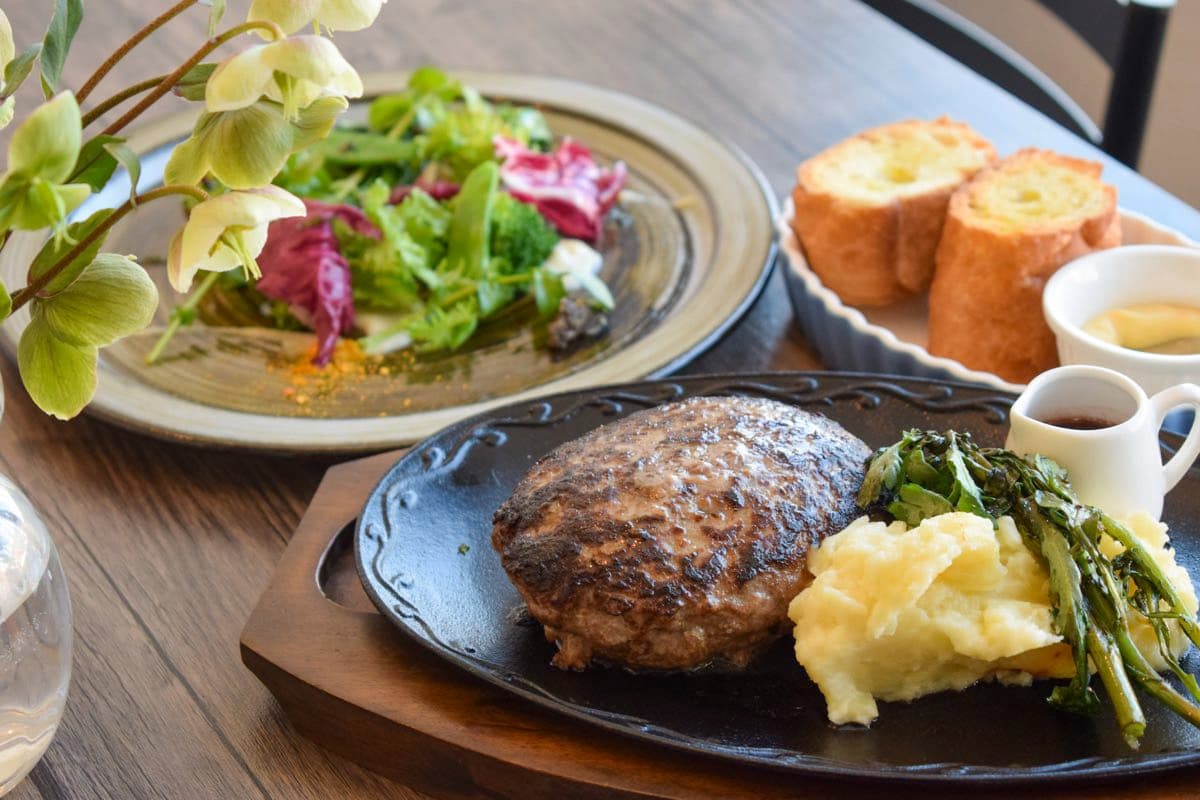 【MOG(モグ)/ 甲府駅北口】絶品ハンバーグにブイヤベースが自慢のビストロ酒場2024年3月1日オープン