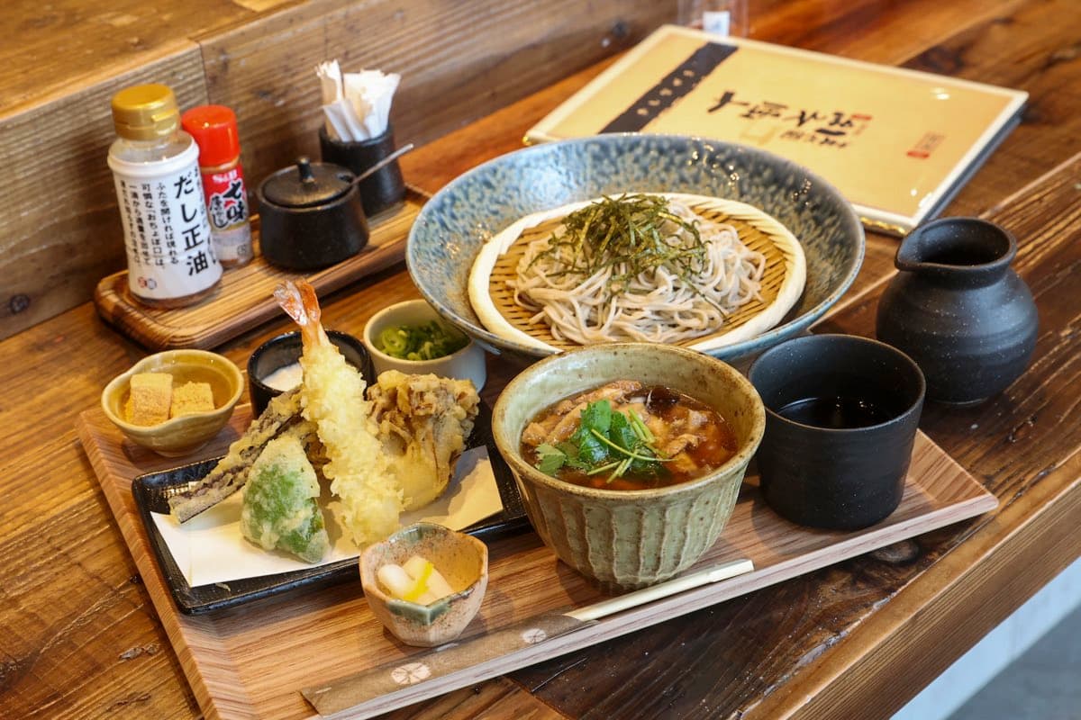【十割そば囲炉裏 甲府湯村店 / 甲府市】おかわり無料の蕎麦屋さんが山梨初出店!2024年8月30日オープン