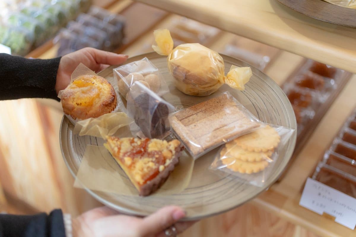 【菓子屋いさ / 河口湖町】スパイスとハーブ香る焼菓子屋さん2024年11月3日オープン