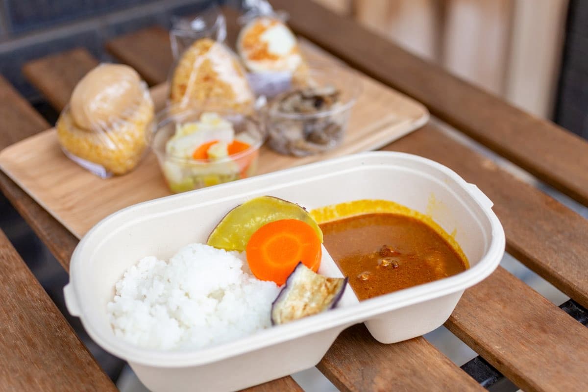 【やまなし里山商店 / 甲州夢小路】甲府駅北口でジョイアルカレーライス&カレーおにぎりを2024年11月14日オープン