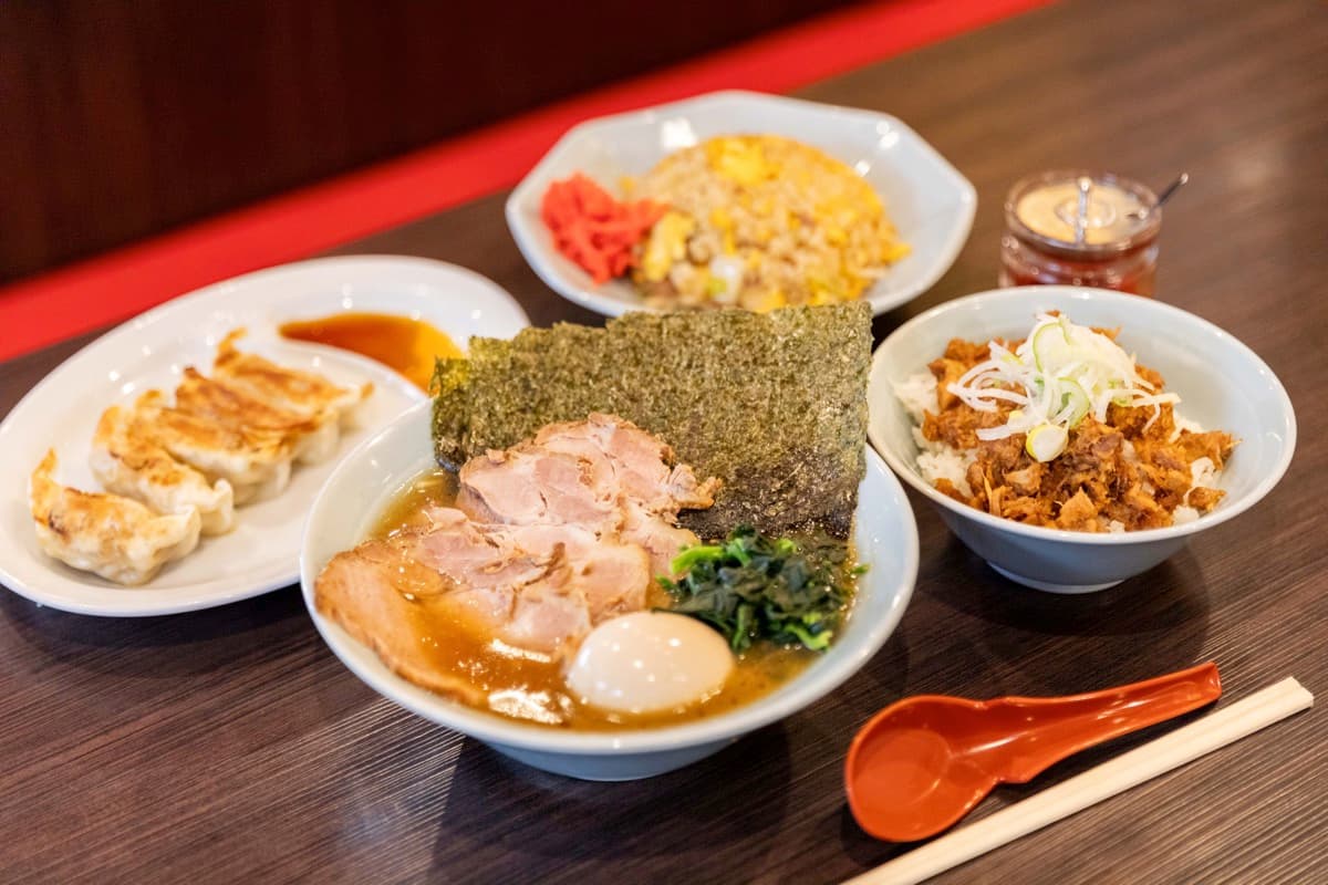 【横浜家系 雷家 / 甲府市】スープがリニューアルし、出汁感がアップした家系ラーメンを実食♪