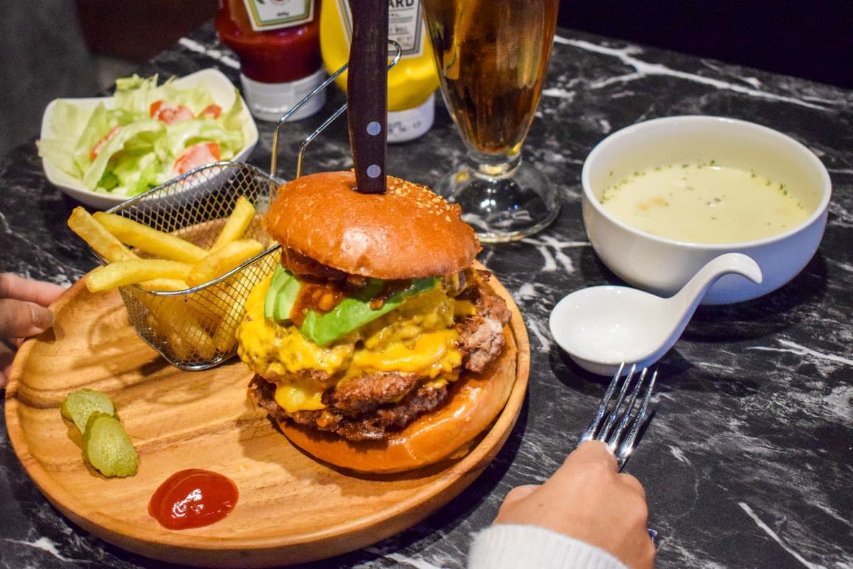 THE UTAGE BURGER