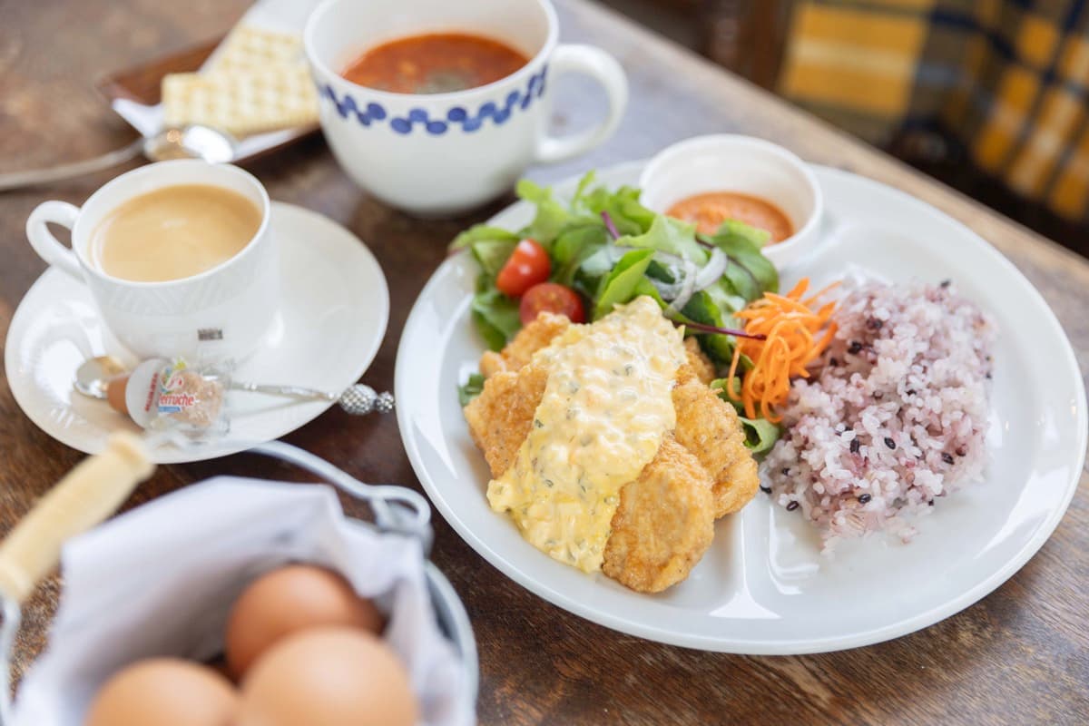 【喫茶モーリー / 富士河口湖町】自家焙煎珈琲と手作りカフェランチを堪能2025年4月14日オープン