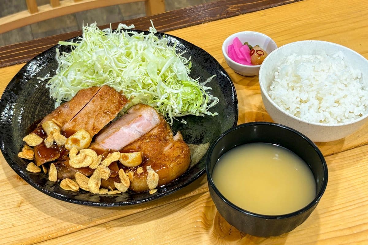 厚切豚肉料理屋 豚屋巣窟(あじと)