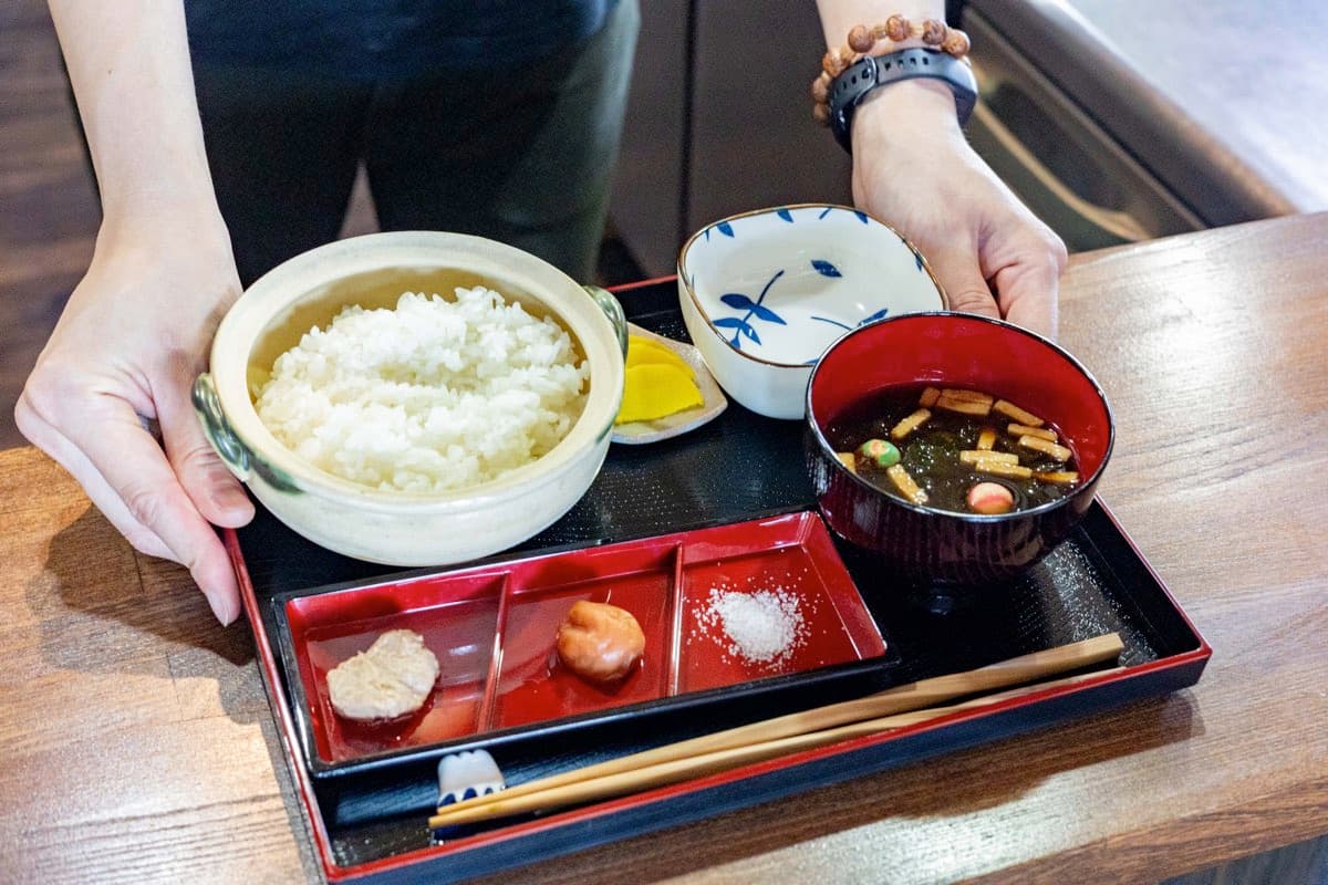 【Backpacker's House Kamome / 富士吉田市】ザ・日本の朝食は地元にも開放!バックパッカーによるバックパッカーのためのバックパッカー宿2025年6月29日オープン