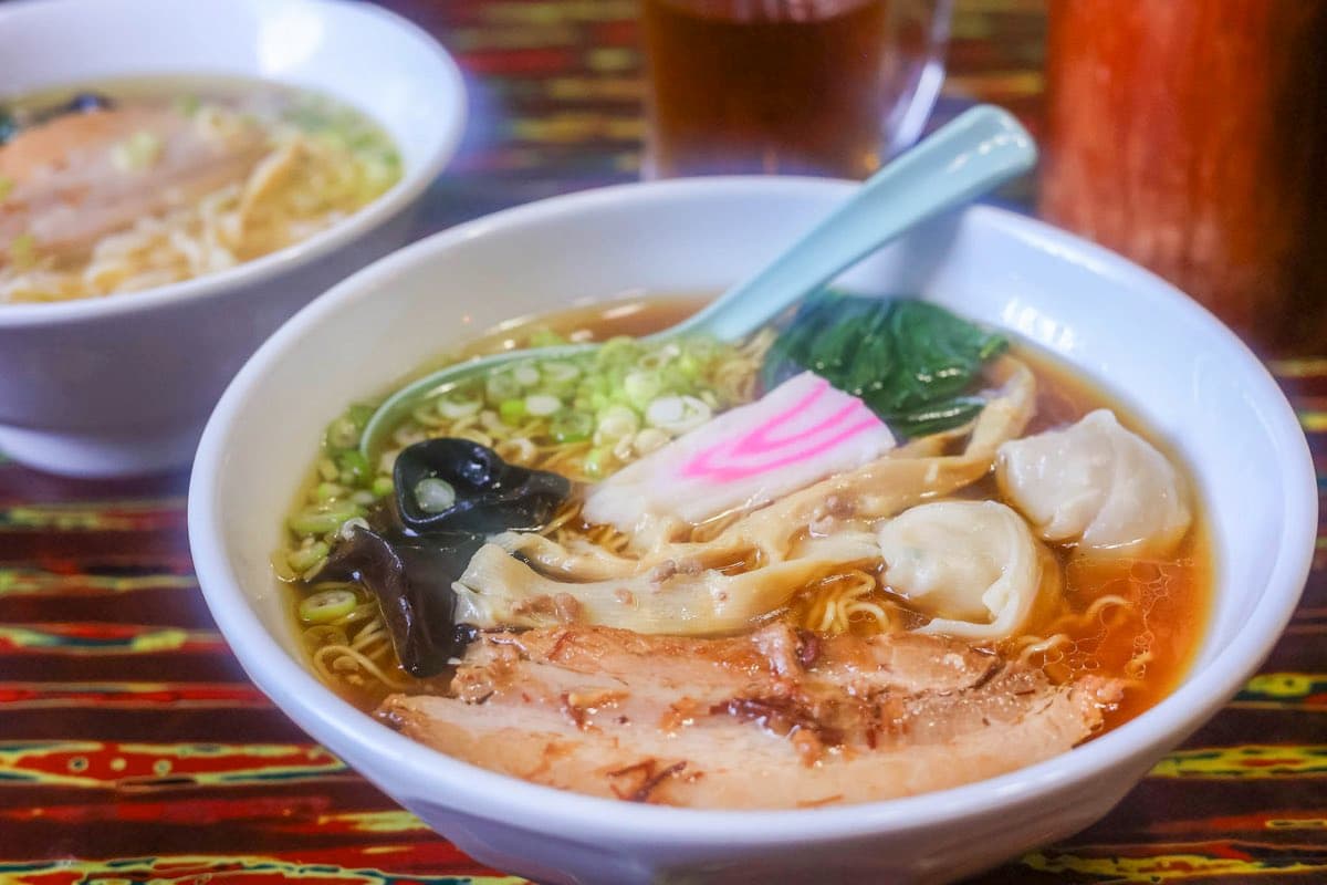 【麺処 麗山 / 富士吉田市】麺とスープにこだわった絶品ワンタン麵を!2025年9月18日オープン