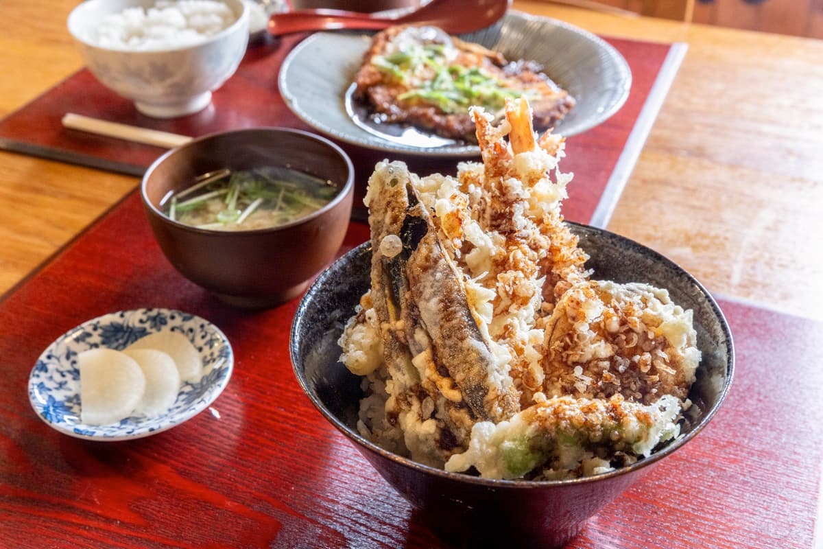 【天乃八 / 富士吉田市】コスパ崩壊!ランチ天丼、夜は料理推しの居酒屋2025年12月21日オープン