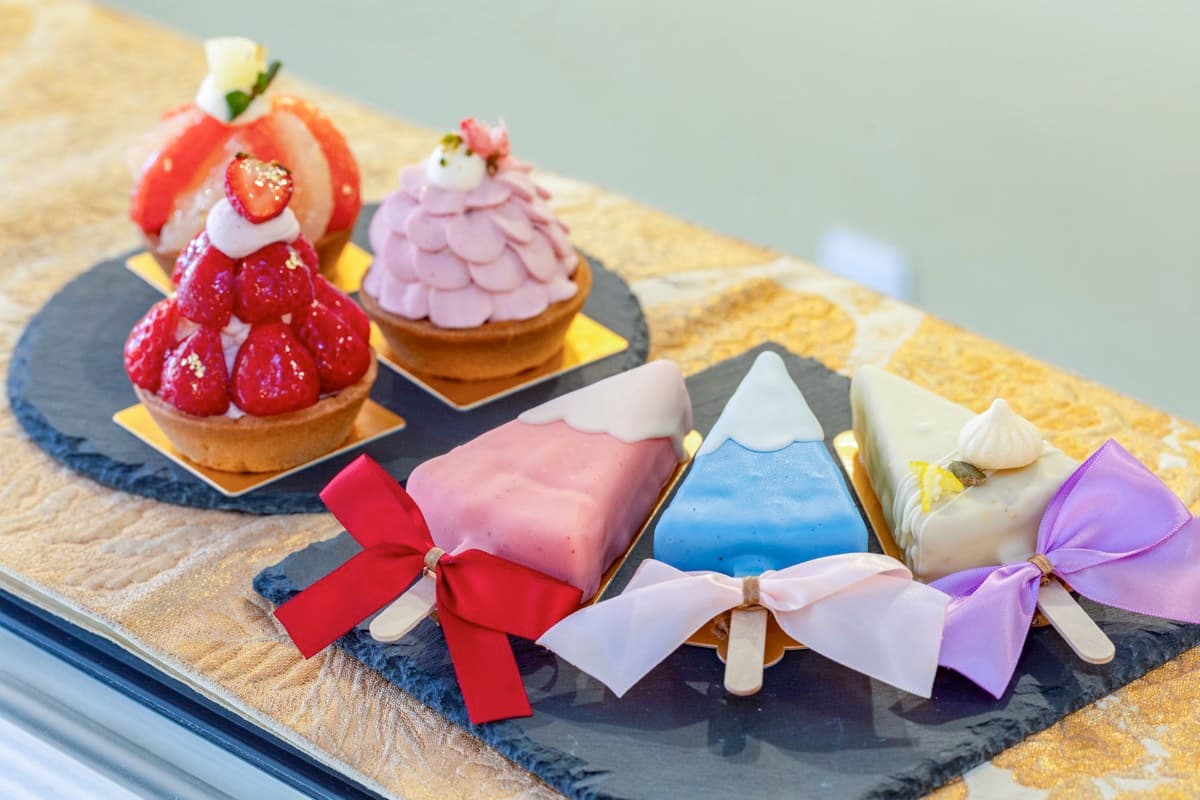 【FUJI DESSERTS ゆらら / 富士吉田市】アイスみたいなチーズケーキに、可愛すぎるスイーツがズラリ♡2026年3月8日オープン