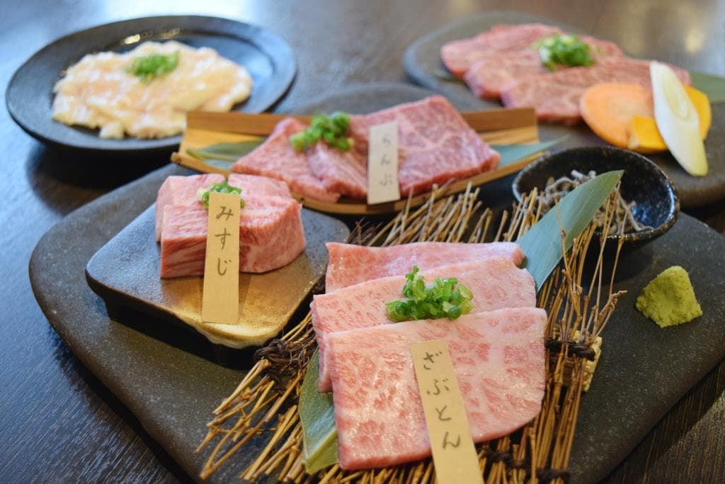 ホルモン問屋 肉番長 1