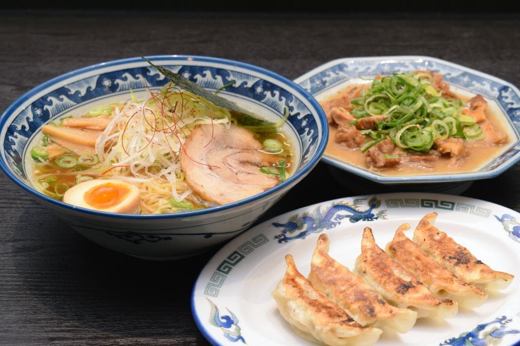 ラーメン食堂れんげ 富士吉田店 1