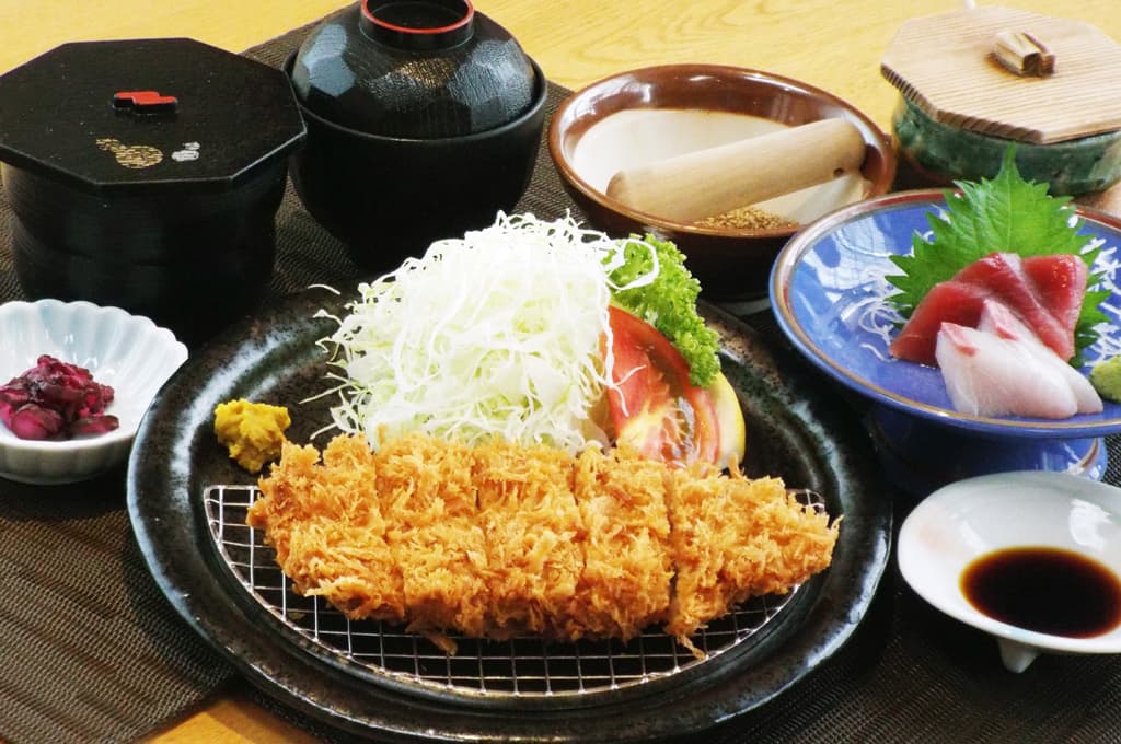 お食事処 あやの 上野原本店 1