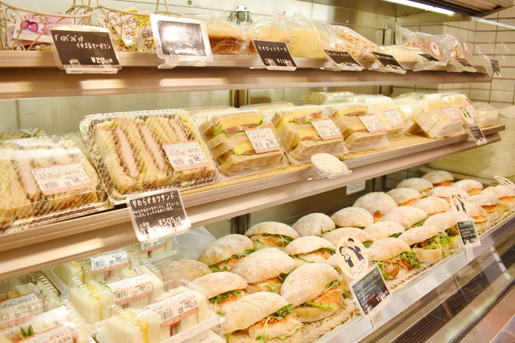 丸十パン 本店 4