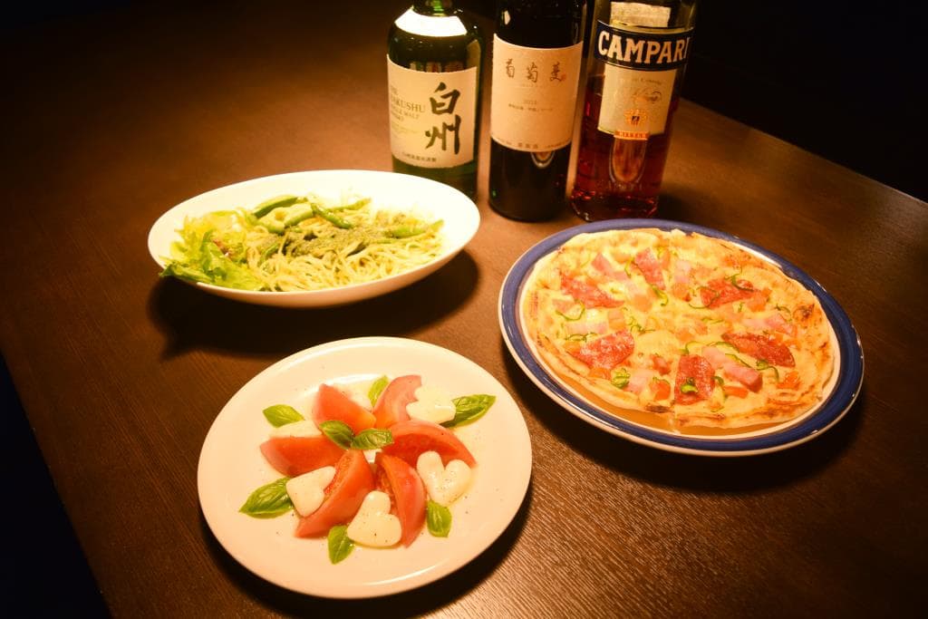 RESTAURANT BAR JAZZ IN ALONE 1
