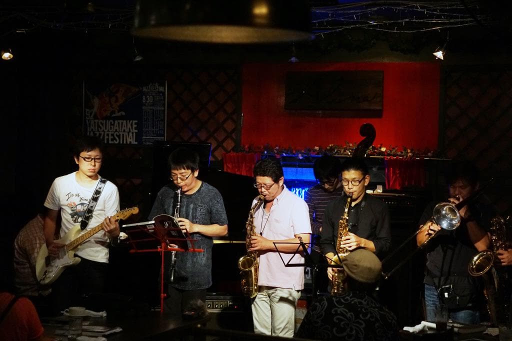 RESTAURANT BAR JAZZ IN ALONE 4