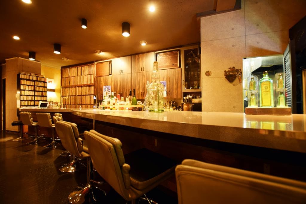 RESTAURANT BAR JAZZ IN ALONE 2