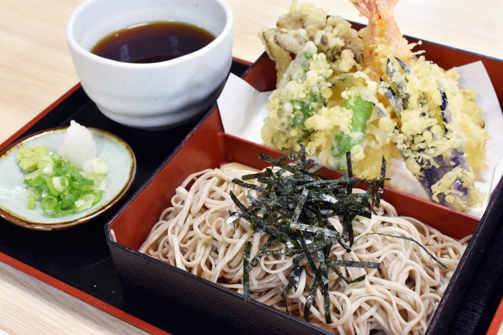 そば・お食事処 あき山 1