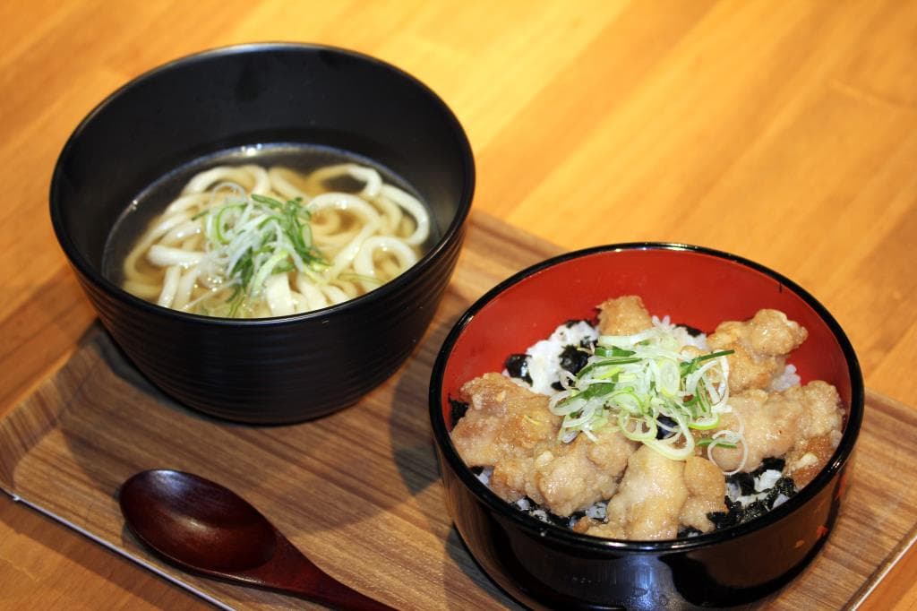 吉田うどん サファイ屋 2