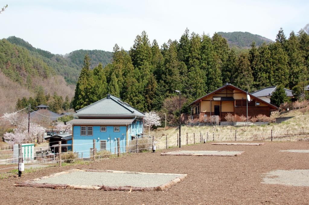 都留市戸沢の森 和みの里(キャンプ場・和風コテージ 一位の宿) 1