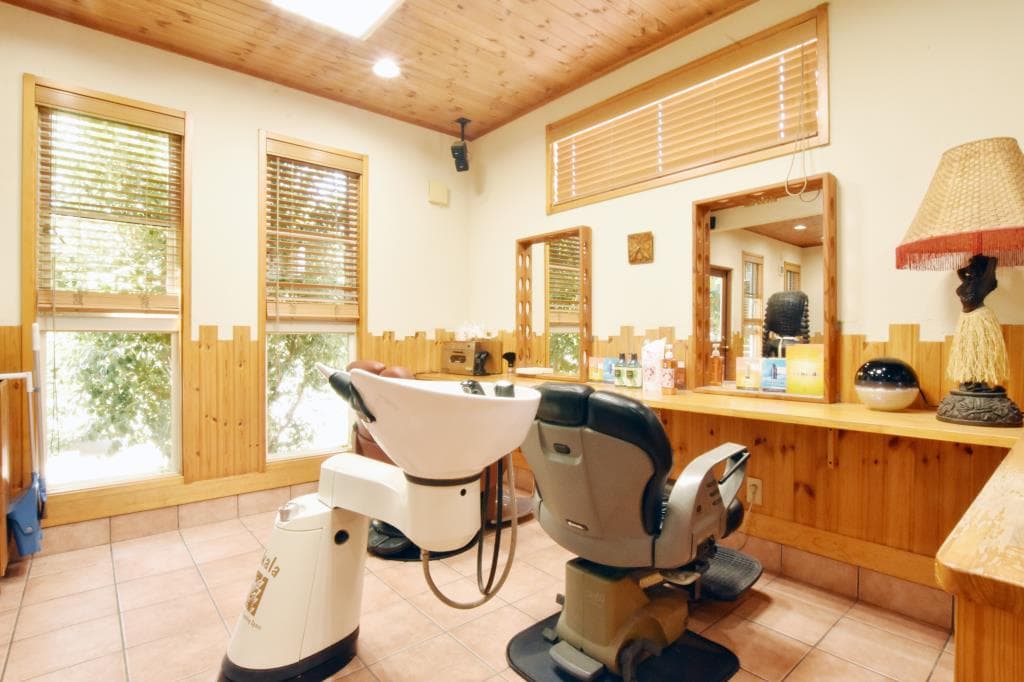 Pukala Hair Shop&Tanning Space 2
