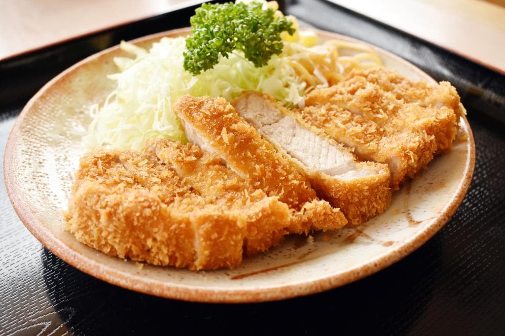 とんかつ・御食事 一勝 1