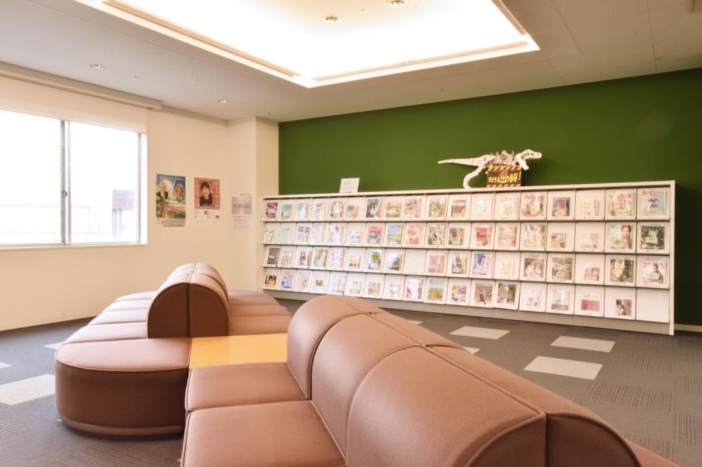 韮崎市立大村記念図書館 3
