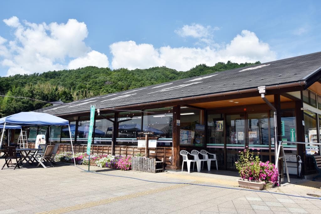 道の駅 花かげの郷まきおか 1