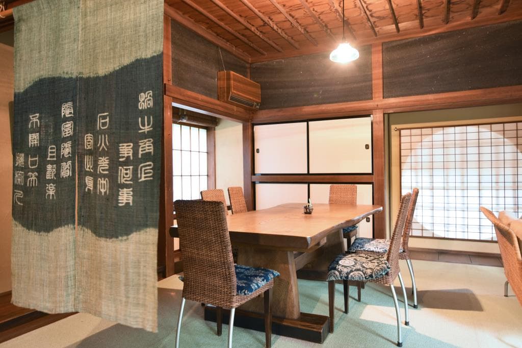 株式会社萬屋醸造店 酒蔵ギャラリー 六斎 3