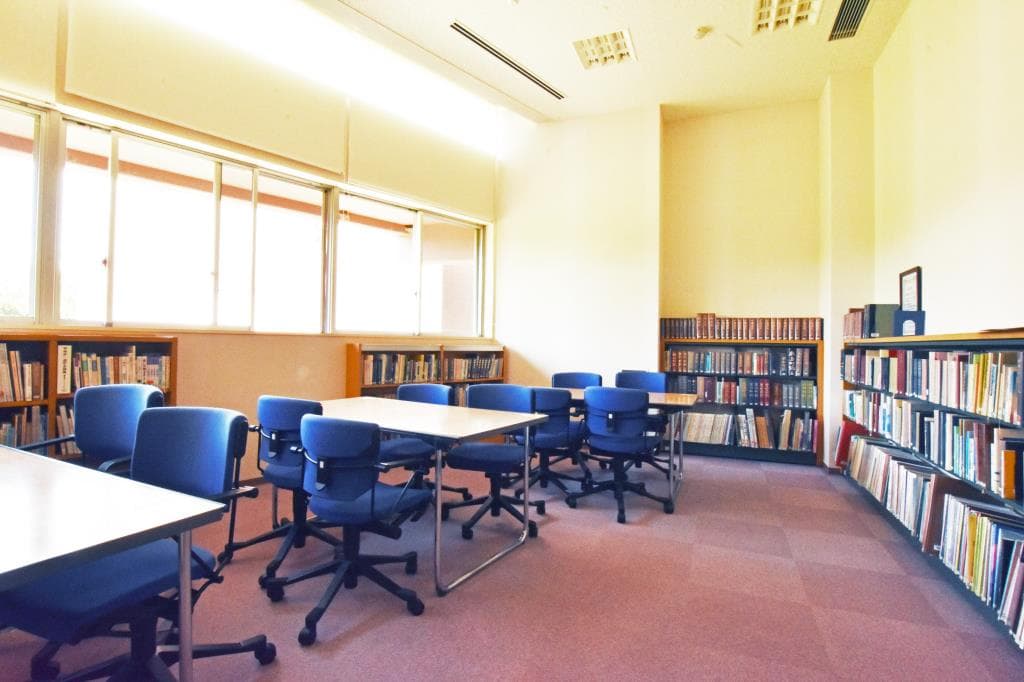 八田ふれあい図書館 4
