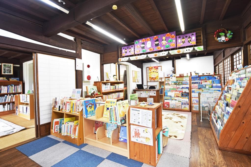 甘草屋敷子ども図書館 2