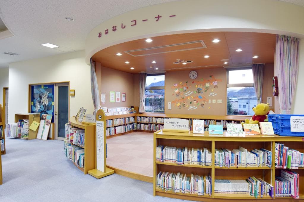大月市立図書館 3