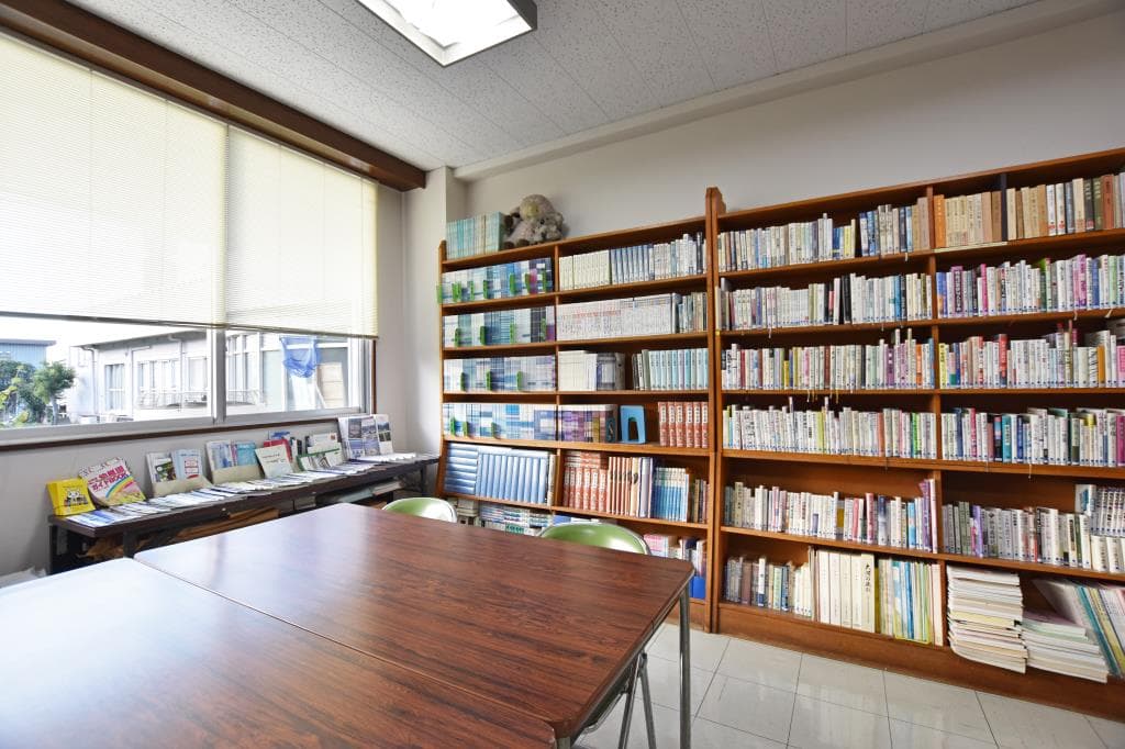 笛吹市境川図書室 2