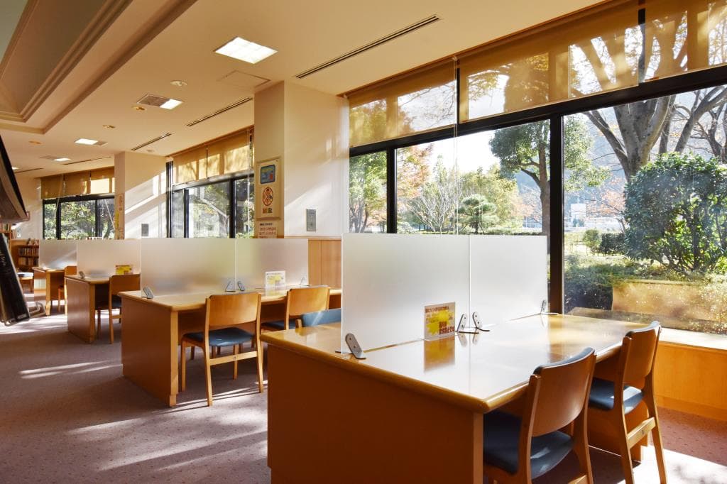 身延町立図書館 4