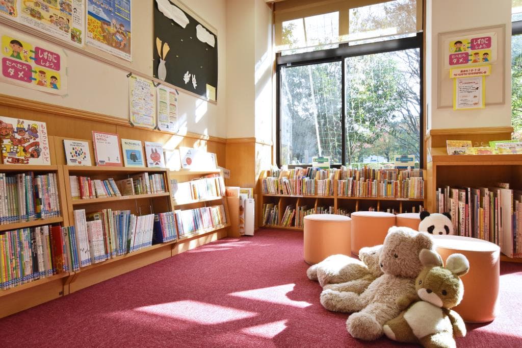 身延町立図書館 3