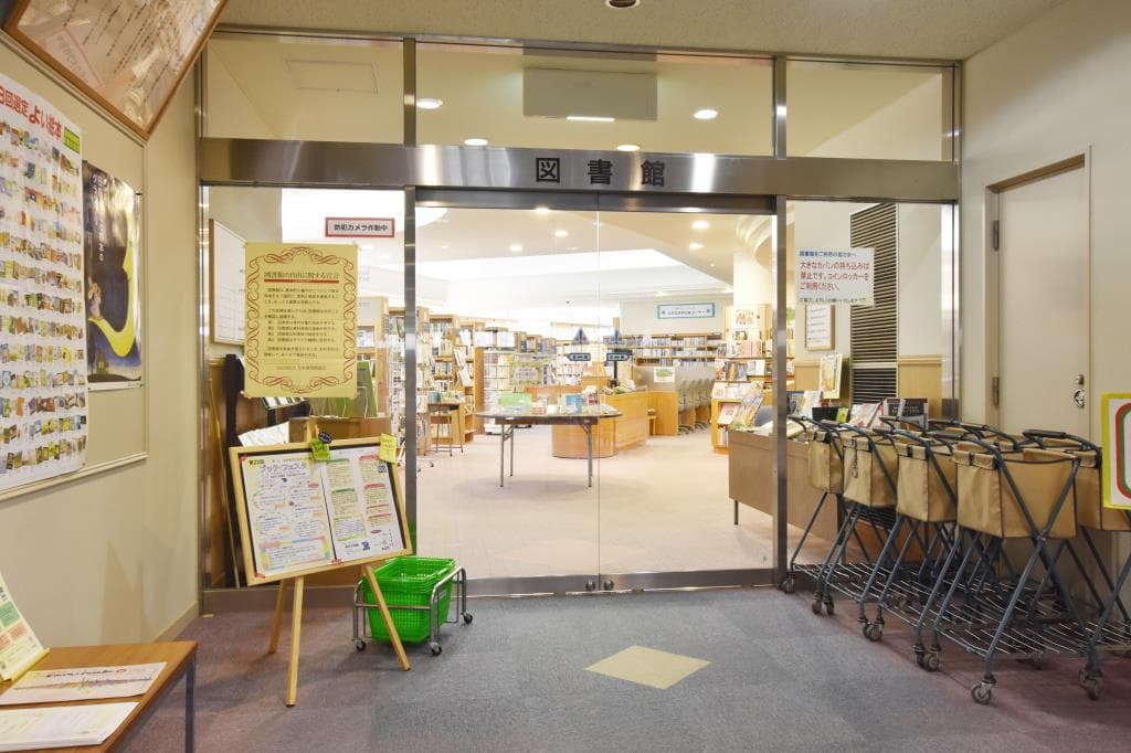身延町立図書館 1