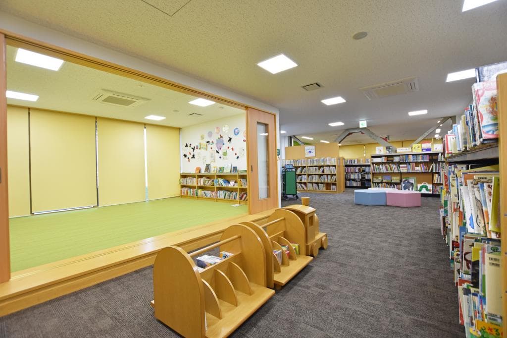 山梨市立図書館 3