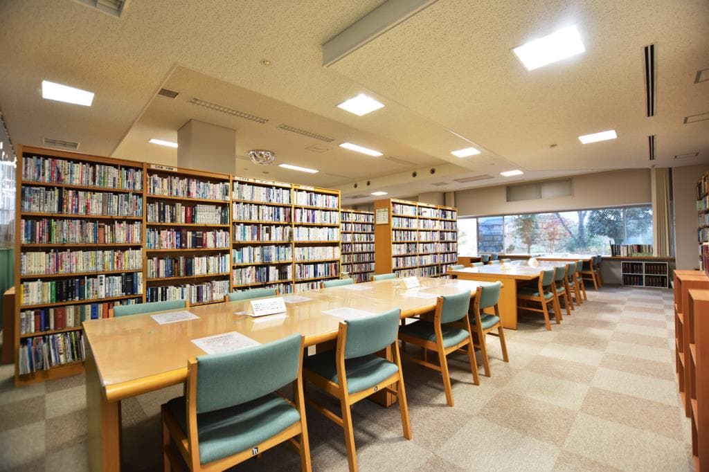 笛吹市春日居ふるさと図書館 4