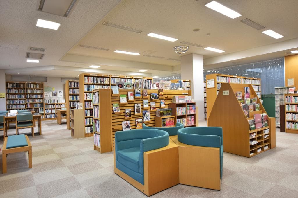 笛吹市春日居ふるさと図書館 2